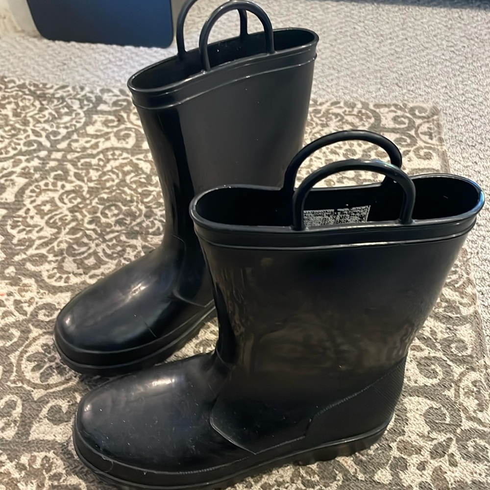 Size 1 unisex black rain boots